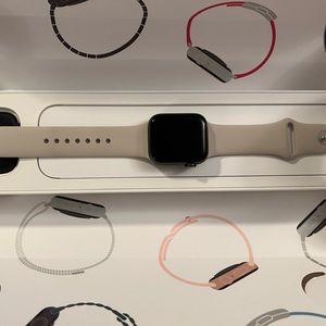 Apple watch: series 4